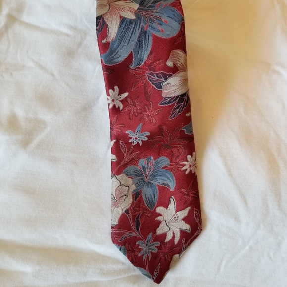 🌿Vintage Salvatori Red Floral Neck Tie - Picture 1 of 3